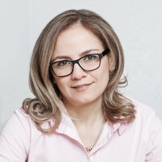 Parysa Alborz, Ihre Fachärztin für Innere Medizin und Rheumatologie in Köln.